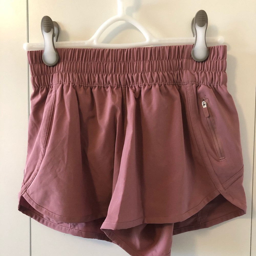 lululemon tracker shorts size 8 quicksand